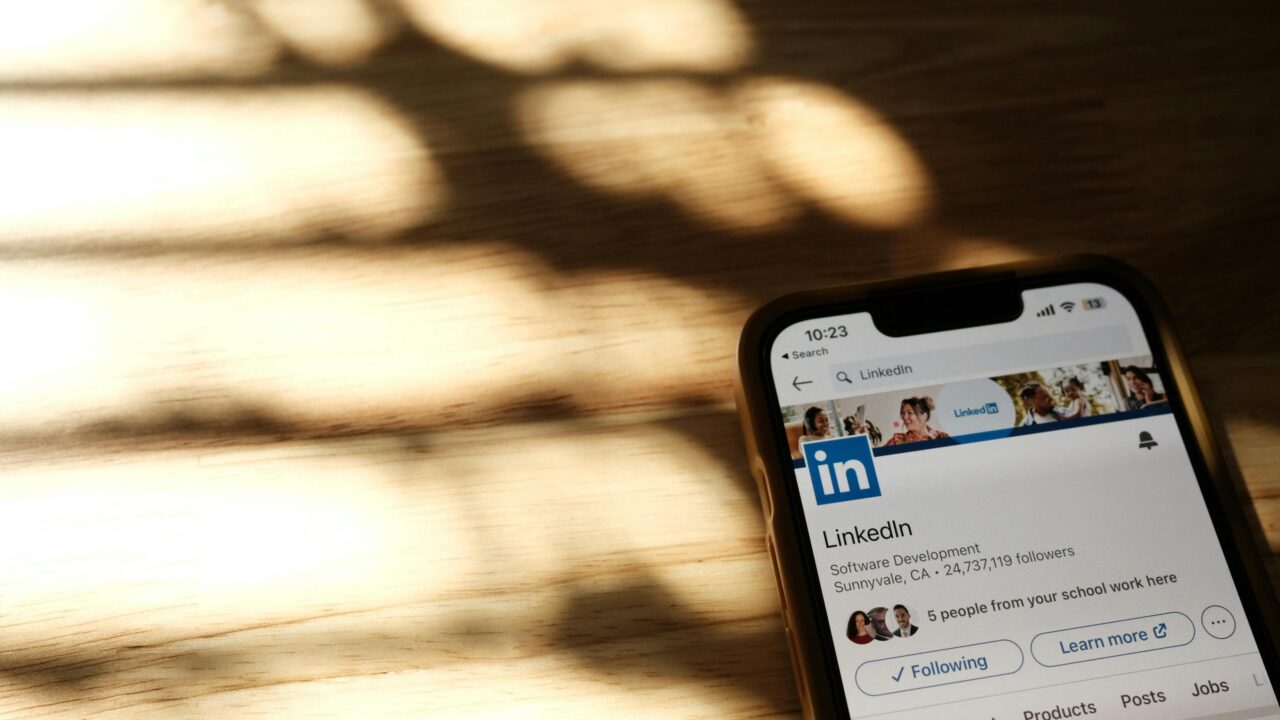 How to build a strong LinkedIn personal brand with profile and content tips
